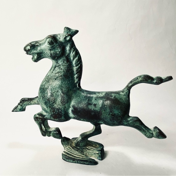 5 1/2" Vintage Reproduction of the Flying Horse of Gansu Statue Green Patina - Picture 1 of 16